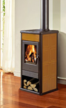 EDILKAMIN GIULIA CERAMICA 7,2 Kw. Fuego de fundición. Troncos de leña de máximo 33 cm verticales. Salida humos Ø 13 cm. macho Laterales de ceramica biscuit / ceramica rojo antiguo