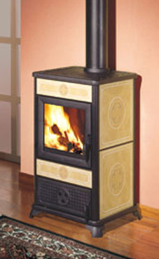 EDILKAMIN NINFA 8,5 Kw. Fuego de fundición. Troncos de leña de máximo 40 cm verticales. Salida humos Ø 15 macho. Laterales de cerámica burdeos o beige.