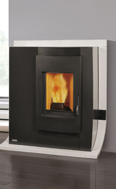 EDILKAMIN DAME de 6 Kw. Calor silencioso, ideal para las casas pasivas modernas. Ventilación forzada desactivable. Estufa ahorra espacio de 33 cm de profundidad. Fuego de vermiculita. Puerta de fundición, revestimiento de acero.