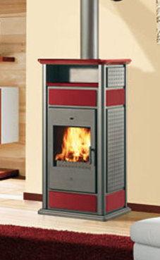 EDILKAMIN WARM BASE CS CON CALIENTAPLATOS de 19,7 Kw estructura y fuego de acero  revestido de vermiculita, decoraciones y top en ceramica roja / ambar ,frontal, laterales y base de fundición..Troncos de leña de máximo 33 cm.verticales. Incorpora serpenti