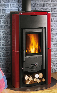 NORDICA-EXTRAFLAME FIAMMETTA 6 Kw.(burdeos, pergamino o albaricoque) Revestimiento exterior de acero y mayólica Puertas de hierro fundido Cristal ceramico que resiste hasta 750°