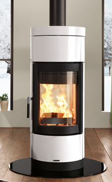 NORDICA-EXTRAFLAME FORTUNA BIFACCIALE 8 Kw. (blanca infinity o burdeos) Revestimiento exterior de acero y mayólica - Puerta hogar curva de fundición - Revestimiento interior del hogar de fundición y ironker con post combustión - Hogar a llama vertical.