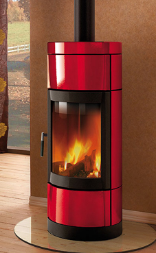 NORDICA-EXTRAFLAME FORTUNA 7 Kw. (blanca infinity o burdeos) Revestiminento en mayòlica echo y decorado a mano Base y cuerpo giratorio en el eje  Puerta hogar en hierro colado Revestimiento hogar en Ironker