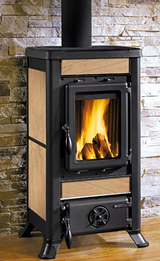 NORDICA-EXTRAFLAME FULVIA 6 Kw.(Burdeos, pergamino, piedra natural o sand-ker) Revestimiento exterior de piedra ollare o mayólica Puertas y cabezal de hierro fundido Cristal ceramico que resiste hasta 750°C