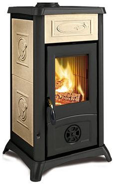 NORDICA-EXTRAFLAME GEMMA 6 Kw.(Elegance bordeaux, elegance capuchino, liberty bordeaux, liberty pergamena o piedra natural) Revestimiento exterior de piedra natural o mayólica  Puertas y cabezal de hierro fundido  Cristal ceramico que resiste hasta 750°C