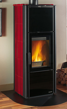 NORDICA-EXTRAFLAME GIADA 7 Kw. (pergamino o burdeos) Revestimiento exterior de acero y mayólica Cajón por la leña y cenicero escamotable Cristal ceramico que resiste hasta 750°  Hogar con llama vertical