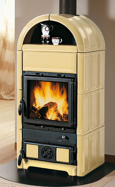 NORDICA-EXTRAFLAME LUNA 8,8 Kw.(Pergamino o burdeos) Hogar en fundiciòn con sistema de post combustiòn. Revestimiento exterior de mayólica. Puerta de fundición esmaltada. Compartimento calientaplatos. Crystal cerámico resistente a 750°