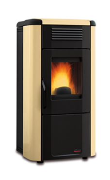 NORDICA-EXTRAFLAME VIVIANA PLUS 3,3-10,2 Kw Revestimiento en acero barnizado y cobertura en mayólica. Hogar en fundición extraíble. Cajón extraíble para la ceniza. Vitro cerámico resistente a 750° Colores: Burdeos, pergamino o negro antracita.