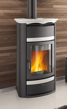 NORDICA-EXTRAFLAME NORMA S IDRO STEEL D.S.A. 19,5 Kw Revestimiento externo de acero barnizado y cabecera de mayólica blanca infinity.